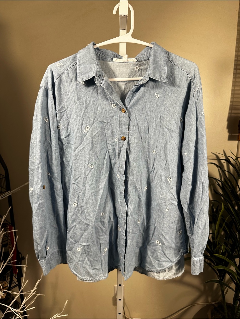 N298. Jane and Delancey Chambray Embroidered Button Down Shirt Medium